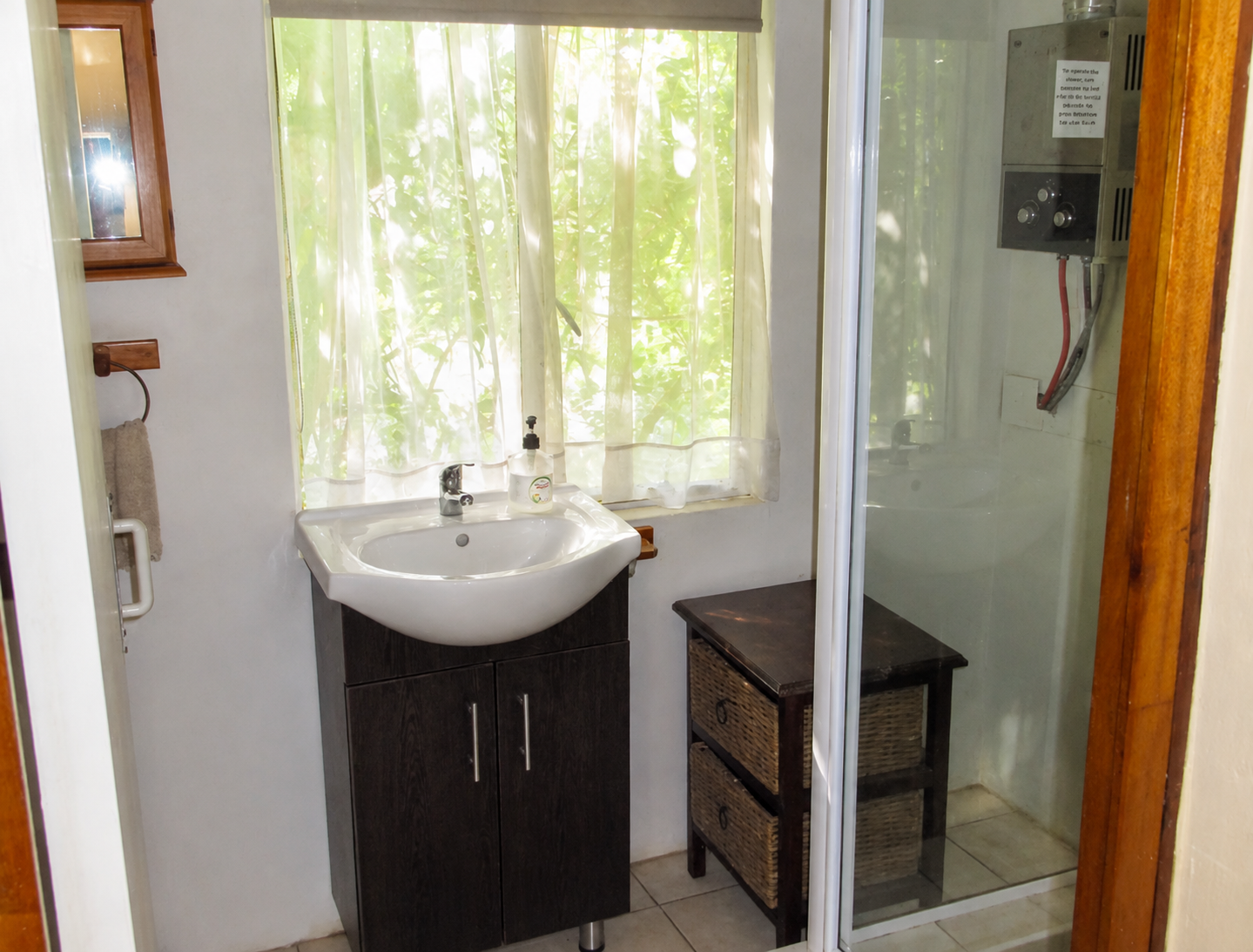 The Coral Room bathroom