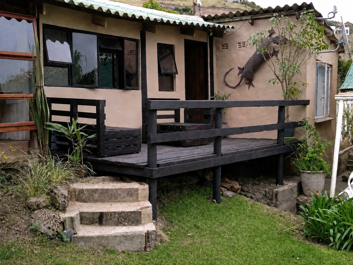 The garden deck at Geckos in Coffee Bay